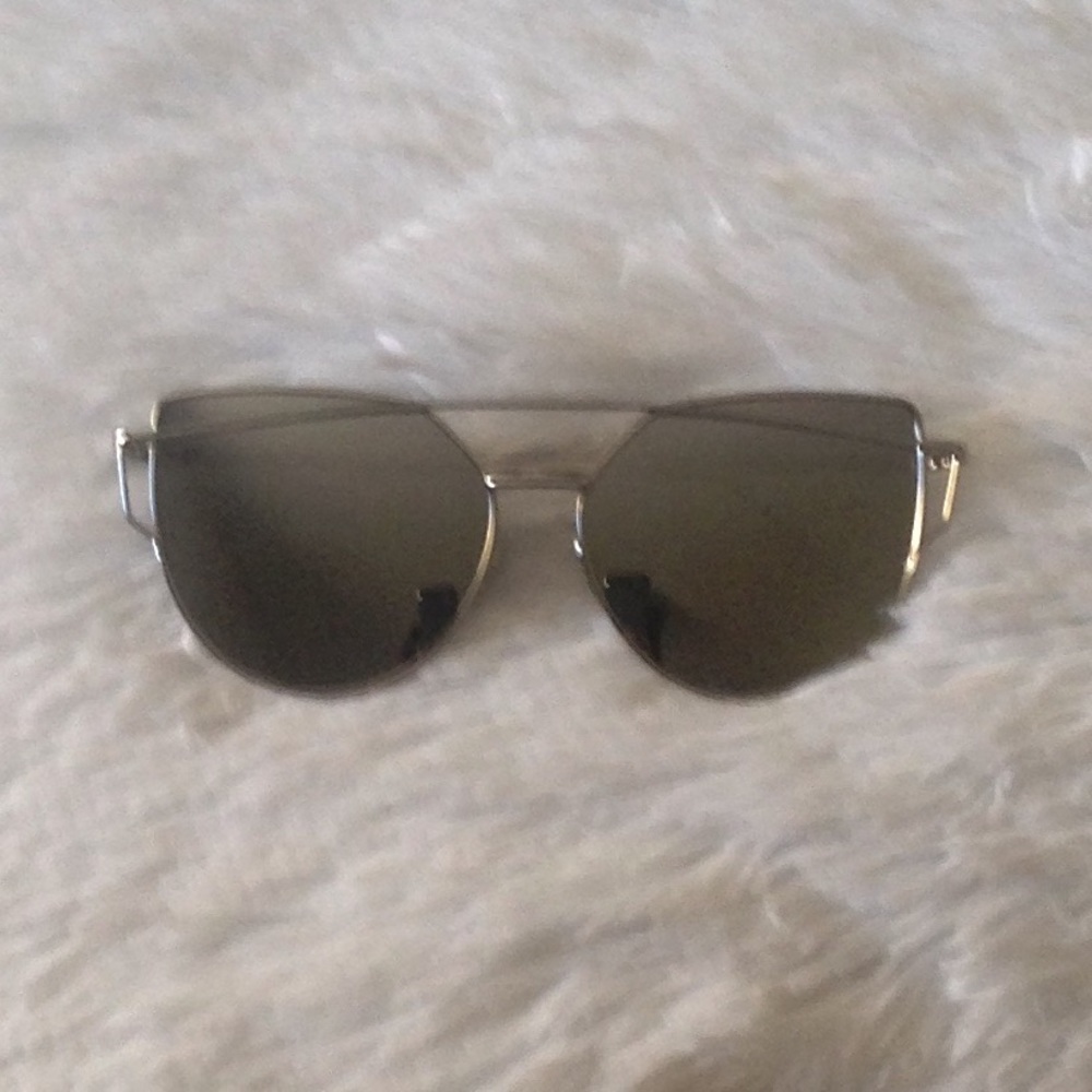 NWT Mirrored Statement Sunnies - Picture 6 of 6